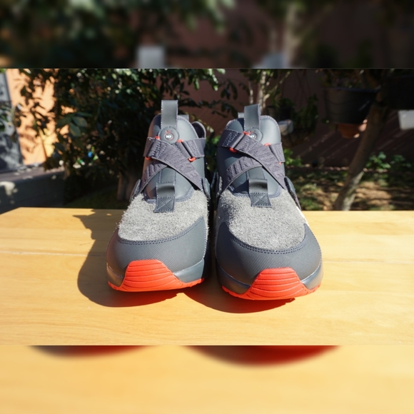 SOLD! Women's Nike Huarache City Utility N7 Shoes - Picture 2 of 6